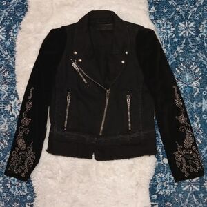 Blank NYC black denim boho moto jacket w/ velvet beaded sleeves womens sz large